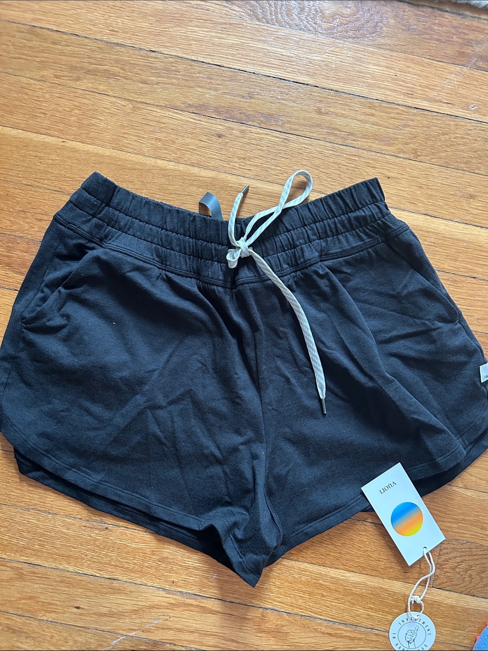 Vuori halo performance short 2 inch size L nwt paid: $68 - Picture 4 of 9